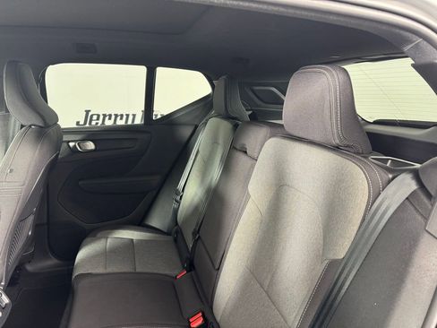 Used 2024 Volvo XC40 B5 Core image 27