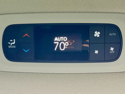 Used 2019 Chrysler Pacifica Touring Plus w/ Advanced Safetytec Group image 26