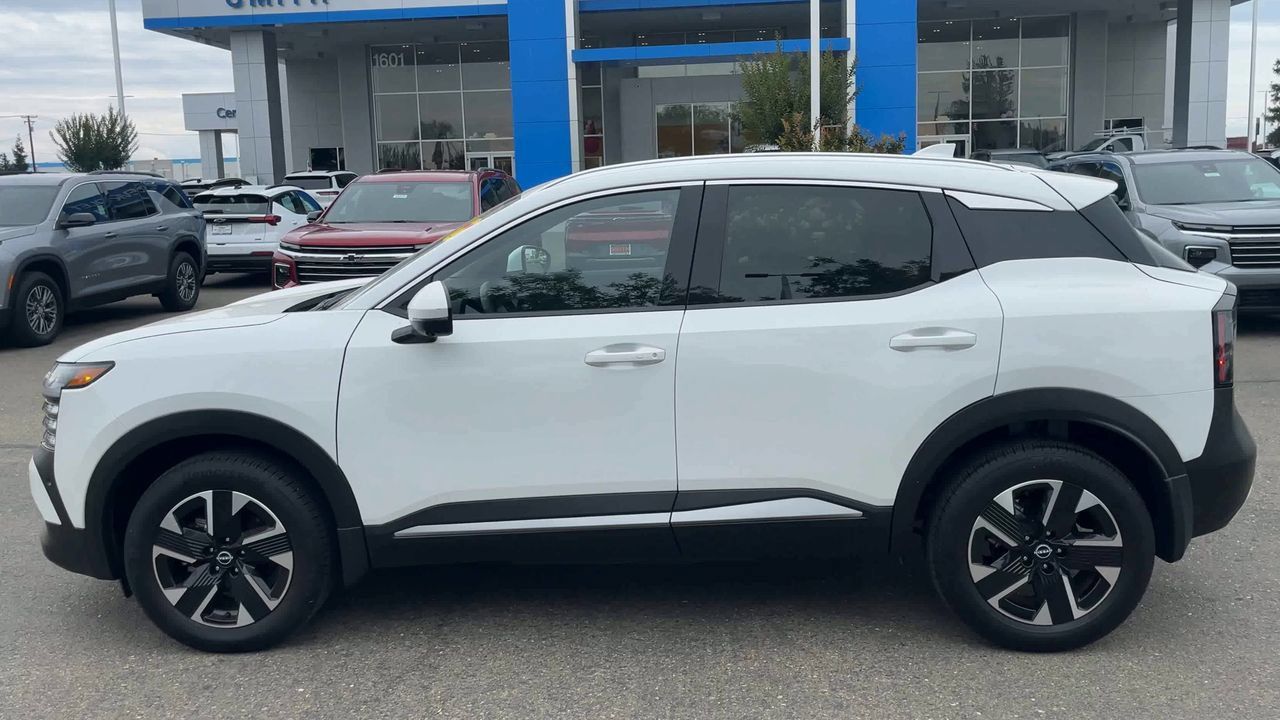 Used 2025 Nissan Kicks SR AWD/4WD image 4