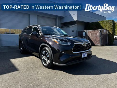 Used 2021 Toyota Highlander XLE AWD/4WD image 4