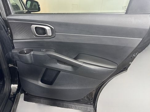 Used 2024 Kia Sorento S image 28
