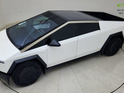 Used 2024 Tesla Cybertruck AWD Crew Cab image 75