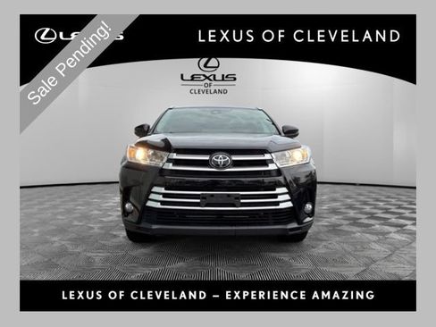Used 2018 Toyota Highlander XLE AWD/4WD image 1