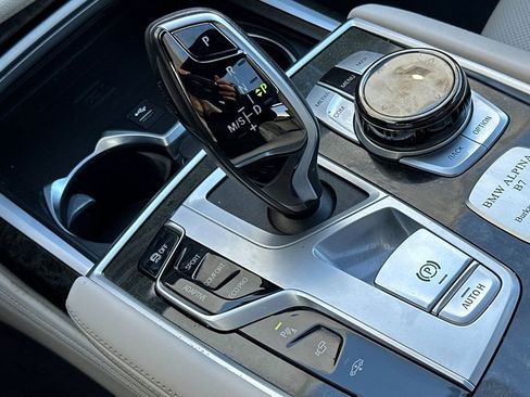 Used 2022 BMW ALPINA B7 xDrive w/ Luxury Rear Seating Package image 24