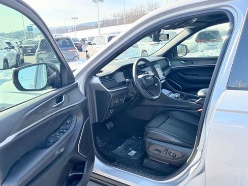 New 2026 Jeep Grand Cherokee Limited w/ Luxury Tech Group II AWD/4WD image 15
