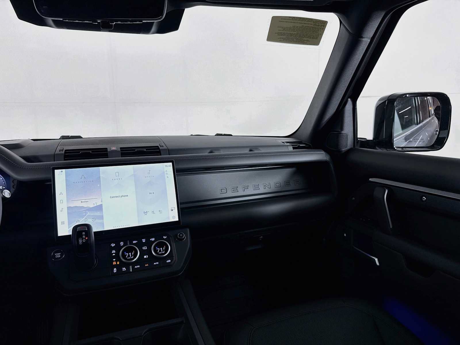New 2026 Land Rover Defender 110 X-Dynamic SE AWD/4WD image 32
