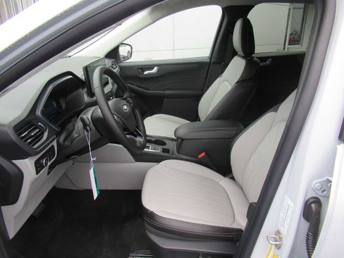 New 2025 Ford Escape SE w/ PHEV Premium Package image 10