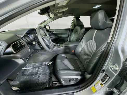 Used 2024 Toyota Camry SE image 12