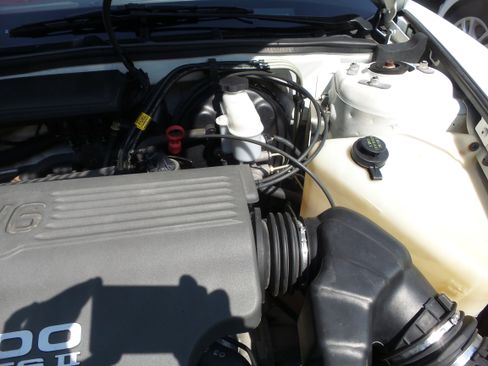 Used 1995 Buick Riviera Coupe image 21