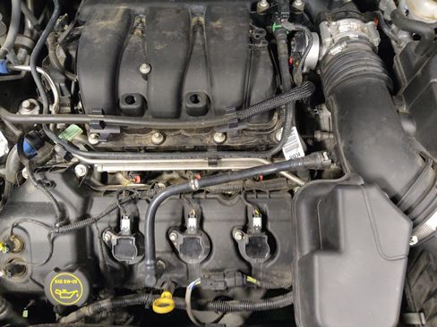 Used 2018 Ford Explorer XLT w/ Equipment Group 202A FWD image 30