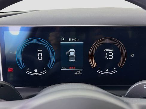 Used 2025 Hyundai Santa Cruz SE image 15