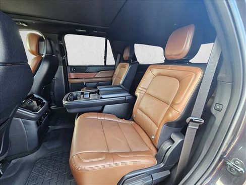 Used 2024 Lincoln Navigator Reserve image 13