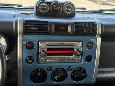 Used 2012 Toyota FJ Cruiser 4WD image 32