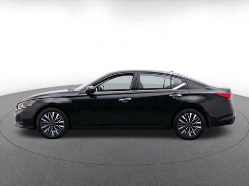 Used 2025 Nissan Altima 2.5 SV FWD image 4
