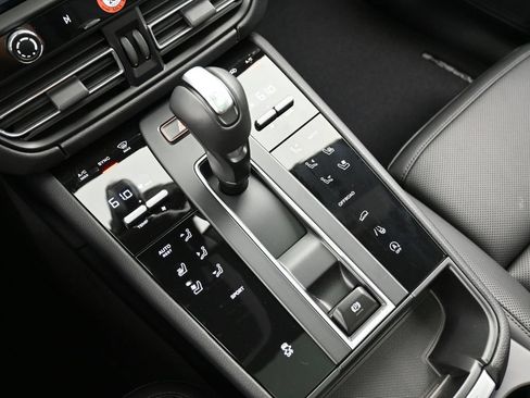 Certified 2026 Porsche Macan AWD/4WD image 21