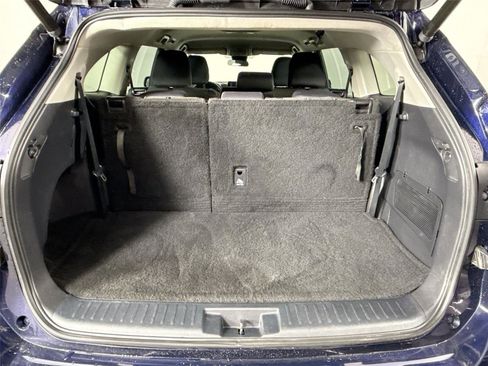 Used 2022 Toyota Highlander LE FWD image 34