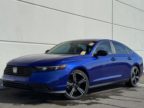 Used 2025 Honda Accord Sport image 1