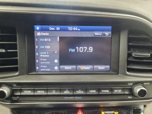 Used 2020 Hyundai Elantra SEL image 25