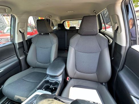 Used 2025 Toyota RAV4 LE AWD/4WD image 22