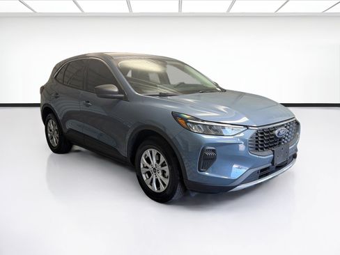 Used 2024 Ford Escape Active w/ Tech Pack #1 AWD/4WD image 3
