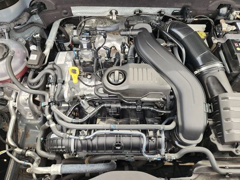 Used 2024 Volkswagen Taos SE image 29