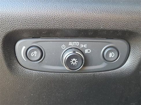 Used 2019 Chevrolet Traverse LT image 9