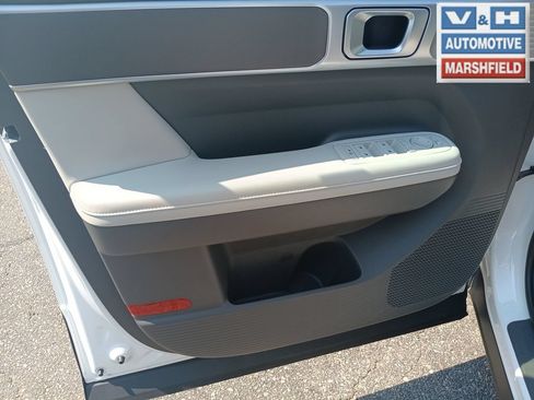 Used 2025 Hyundai Santa Fe SEL AWD/4WD image 16