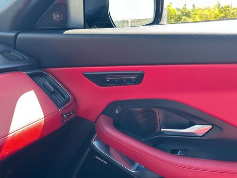 Used 2019 Jaguar E-PACE R-Dynamic SE image 31