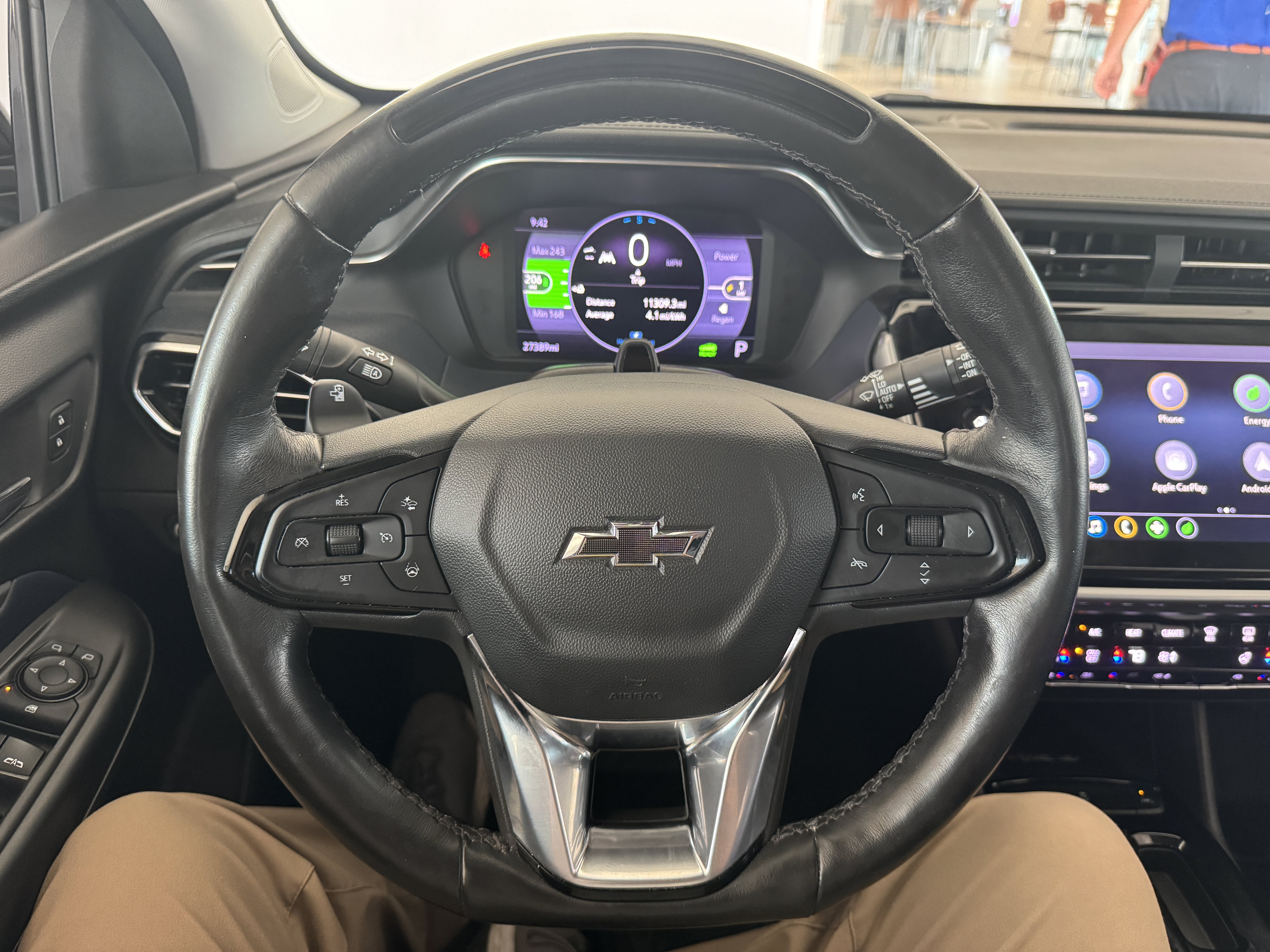 Used 2022 Chevrolet Bolt EUV Premier w/ Super Cruise Package FWD image 3