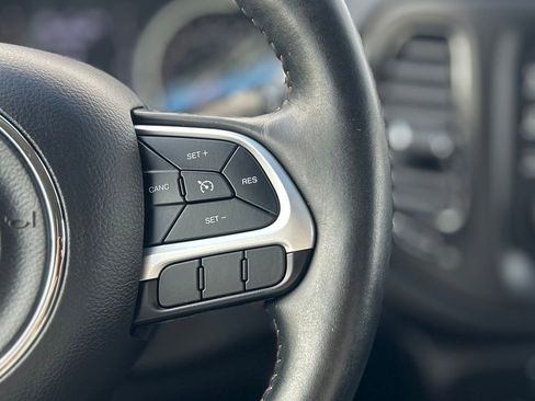 Used 2018 Jeep Compass Latitude w/ Cold Weather Group image 11