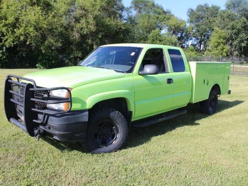 Used 2007 Chevrolet Silverado 2500 LT w/ Heavy-Duty Power Package image 2
