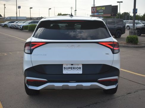 Used 2023 Kia Sportage LX AWD/4WD image 6