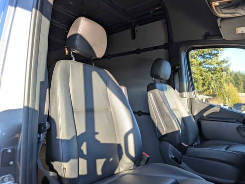 Used 2022 Mercedes-Benz Sprinter 3500 image 13
