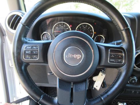 Used 2017 Jeep Wrangler Unlimited Sahara w/ Connectivity Group AWD/4WD image 22
