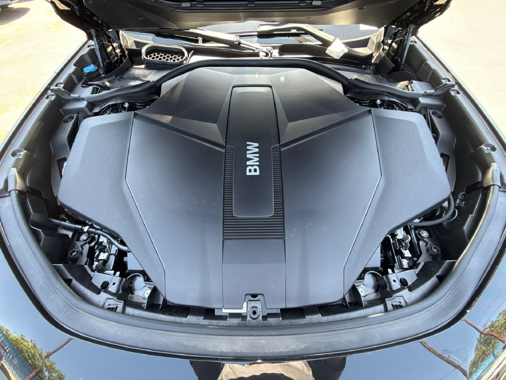 New 2026 BMW i7 xDrive60 AWD/4WD image 8