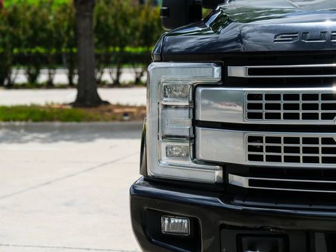 Used 2017 Ford F250 Platinum AWD/4WD image 5