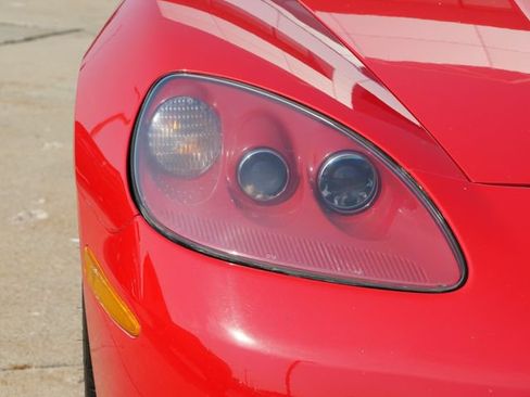 Used 2007 Chevrolet Corvette Convertible w/ Performance Package RWD image 10