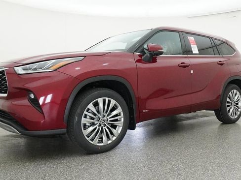 New 2026 Toyota Highlander Platinum image 17
