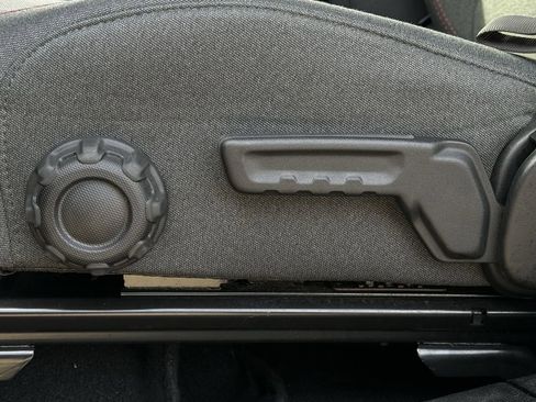 Used 2025 Jeep Wrangler Rubicon image 22