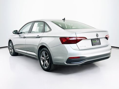 Used 2024 Volkswagen Jetta SE image 5