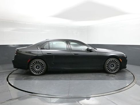 New 2025 BMW 750e xDrive w/ Premium Package image 26