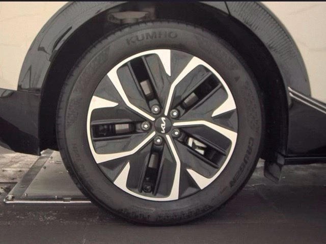 Certified 2023 Kia EV6 Wind AWD/4WD image 20