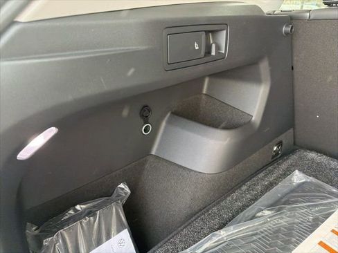 New 2026 Volkswagen Tiguan SE image 47