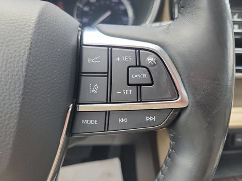 Used 2021 Toyota Highlander Platinum FWD image 19