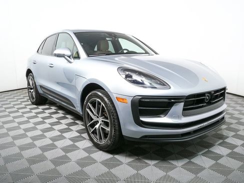 Certified 2025 Porsche Macan image 28