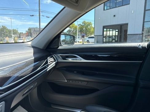 Used 2021 BMW 750i xDrive w/ Autobahn Package AWD/4WD image 19