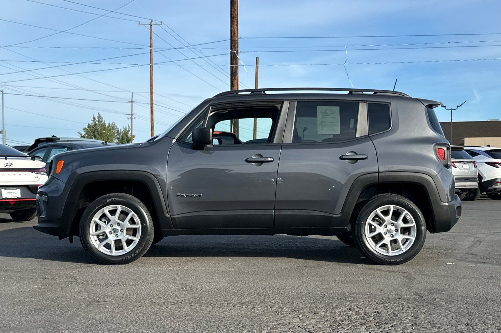 Used 2022 Jeep Renegade Latitude AWD/4WD image 8