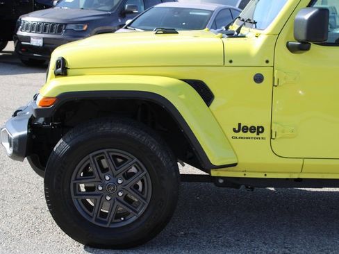 Used 2024 Jeep Gladiator Sport image 7