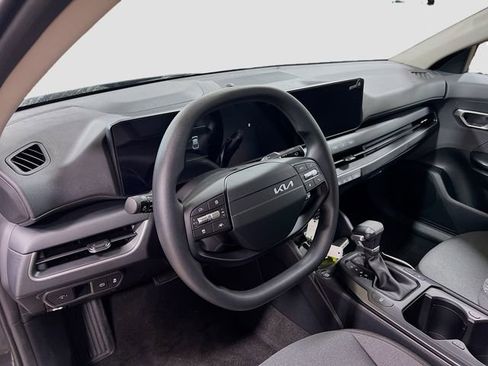 New 2025 Kia K4 LX image 9