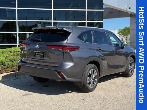 Used 2023 Toyota Highlander XLE AWD/4WD image 3